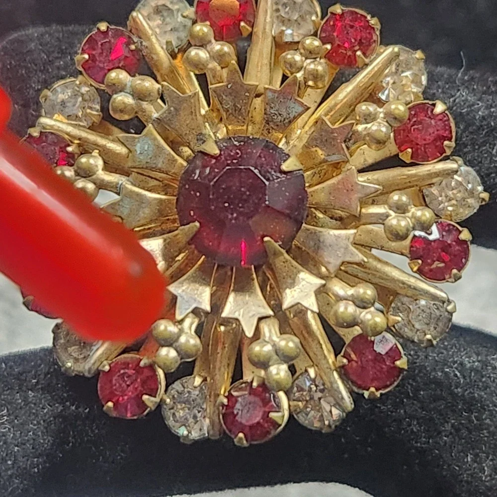 Vintage Gold Tone Ruby Red & Clear Rhinestone Sunburst Starburst Brooch Pin
